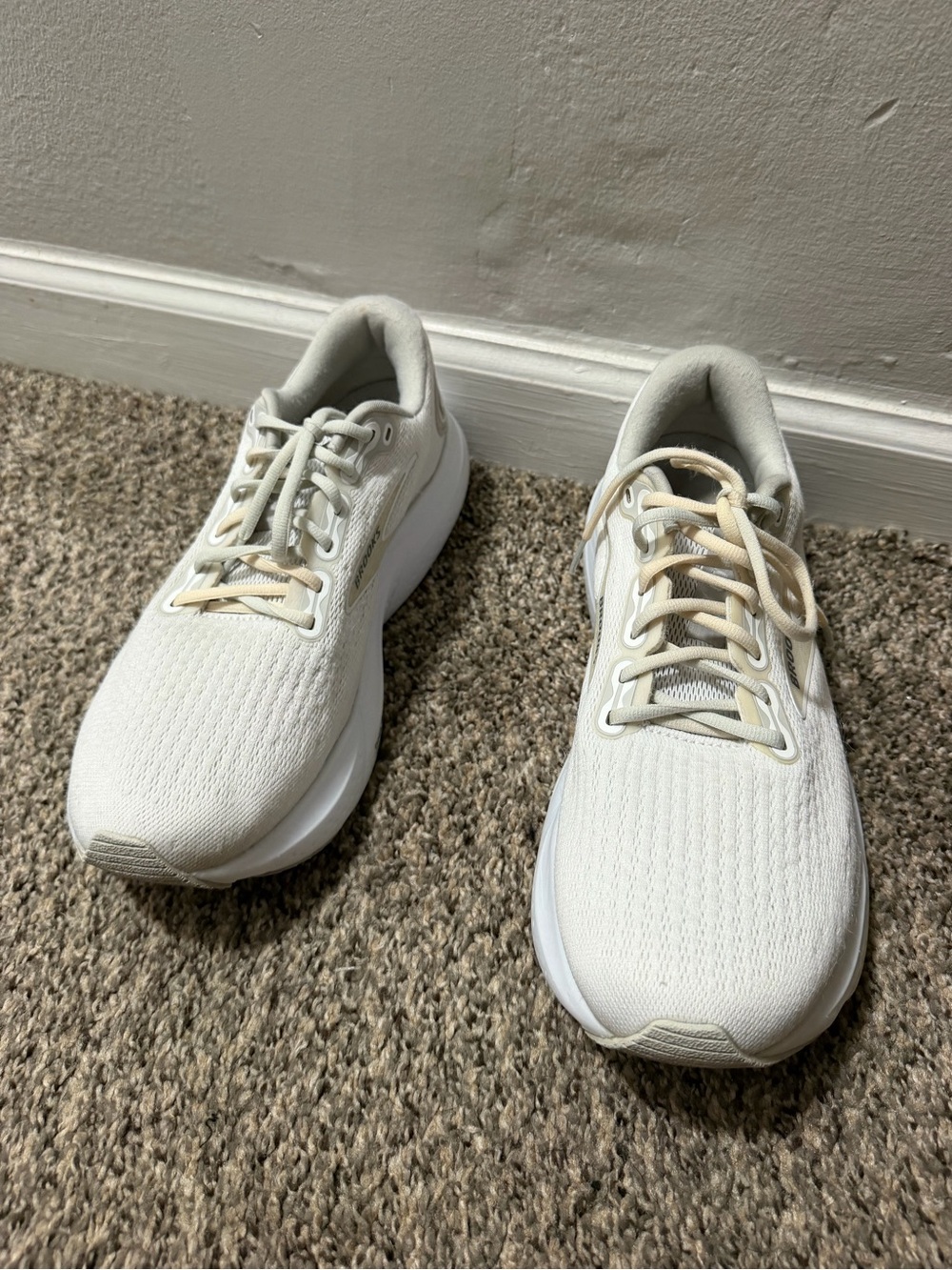 Brooks Men's White Running Sneakers with Cream Accents